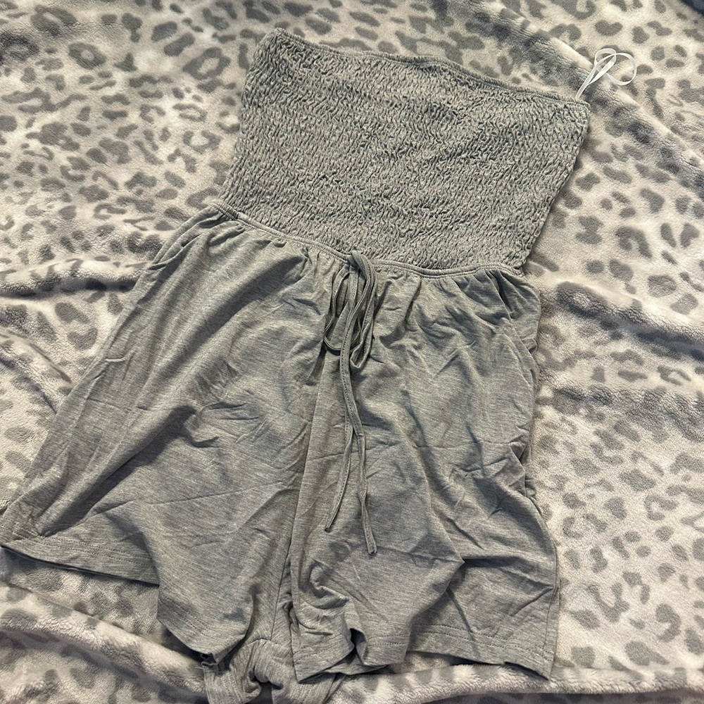 ❤️3 for $12❤️ fashion nova grey romper